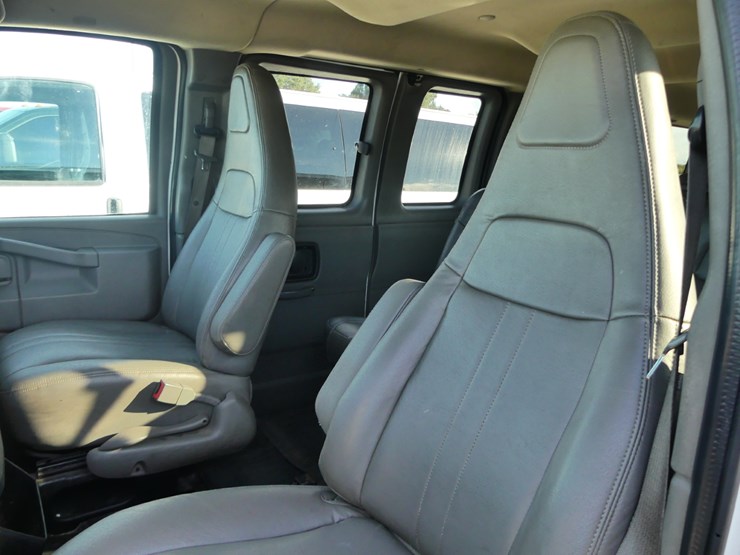 2016-chevrolet-express-3500-image-8