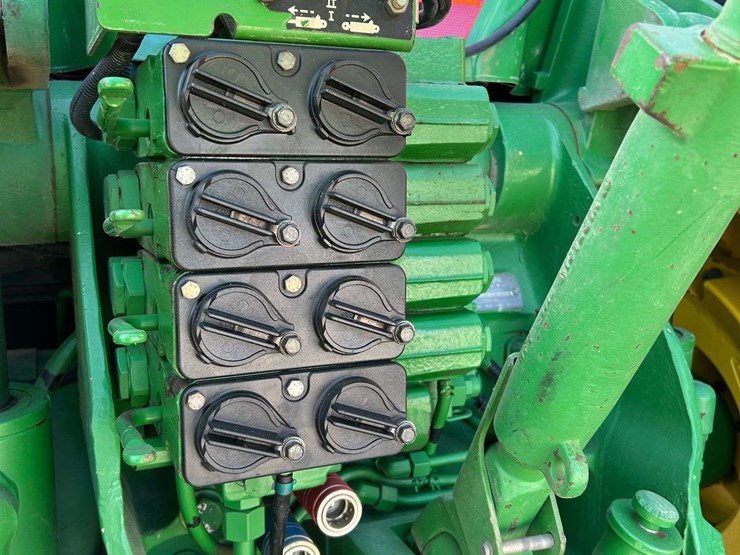 1996-john-deere-8200-image-13
