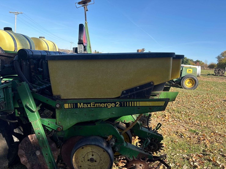 john-deere-7240-image-3