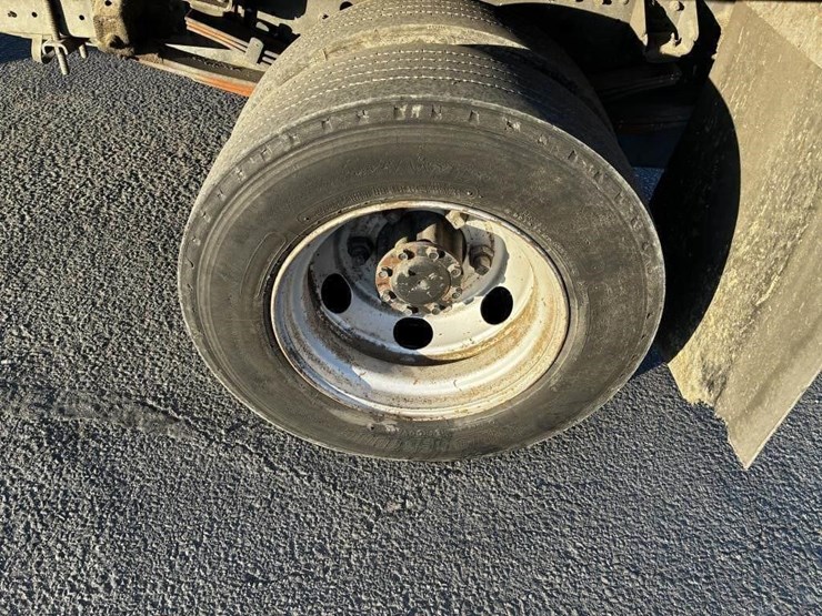 2012-mitsubishi-box-truck-image-7