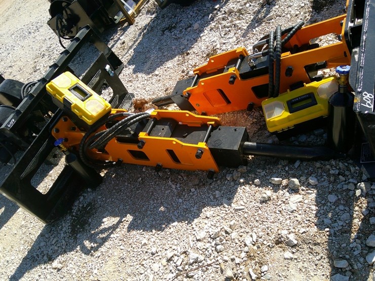 future-hyd-breaker-f/-skid-steer-image-1