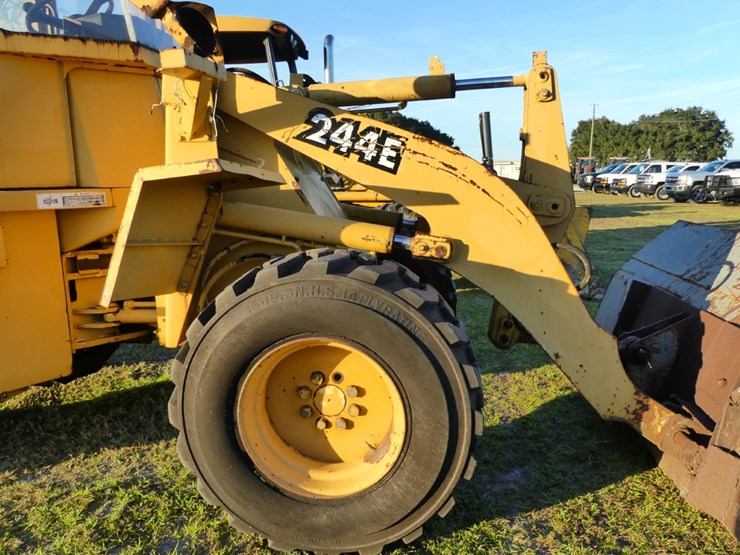 deere-244e-image-7