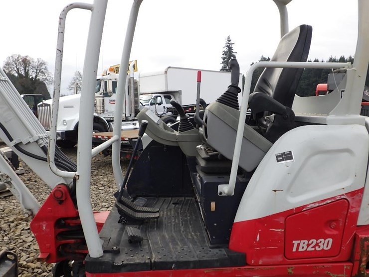takeuchi-tb230-image-22