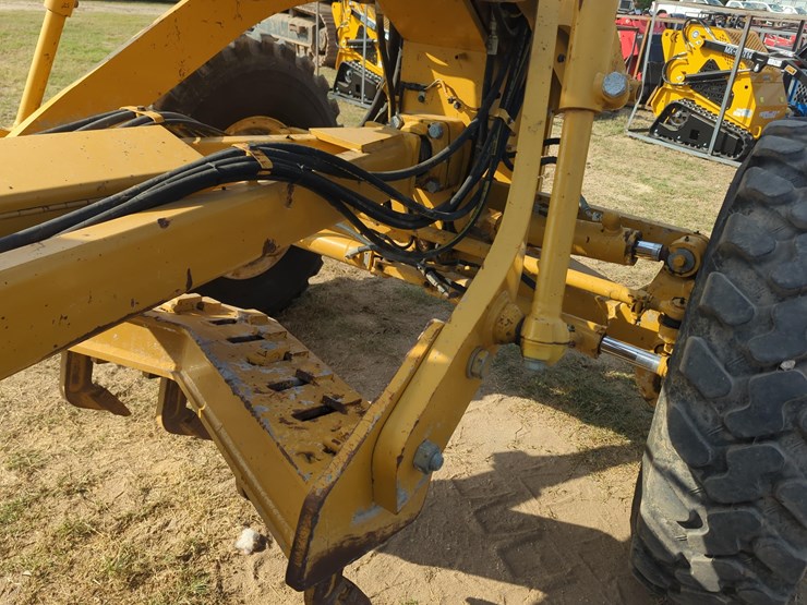 caterpillar-12m3-image-13