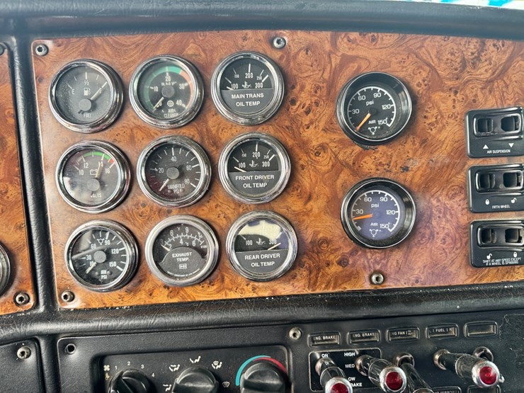 2003-peterbilt-379-image-25