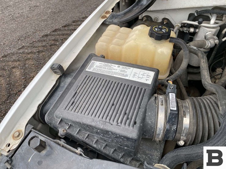 2004-chevrolet-suburban-image-44