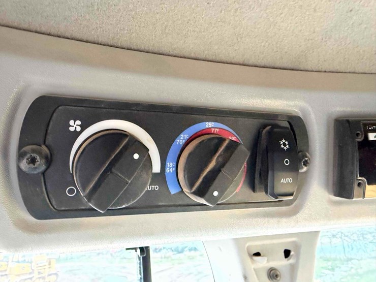 caterpillar-926-image-21