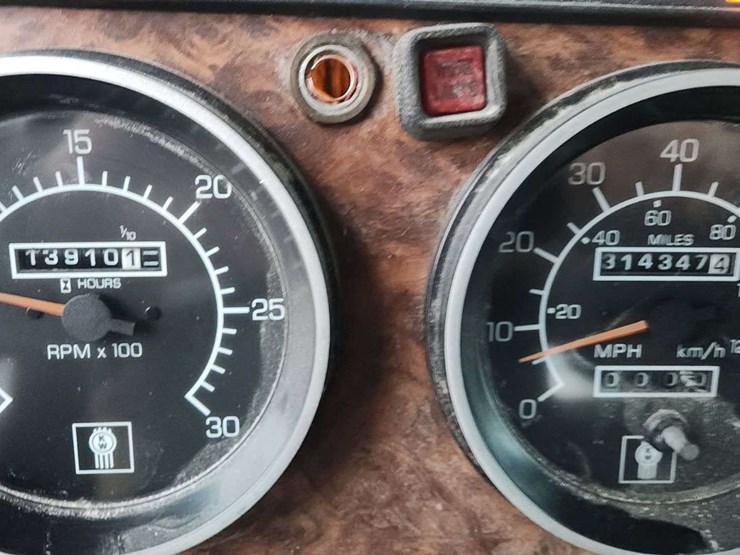 2001-kenworth-t800-image-17