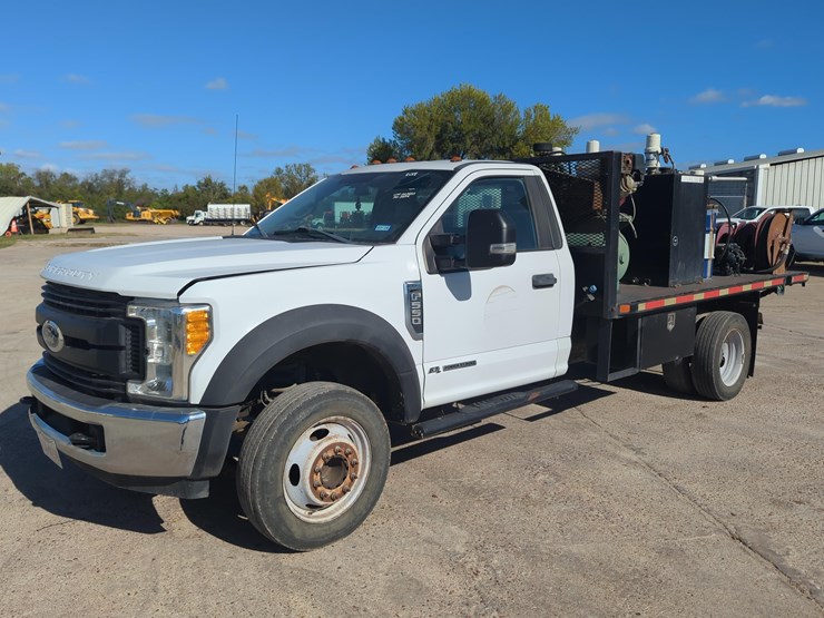 ford-f550-xl-image-2