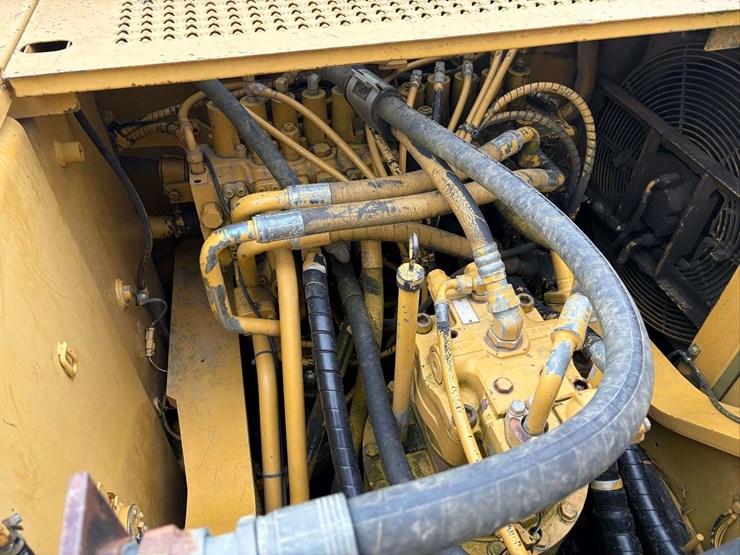 caterpillar-325cl-image-23