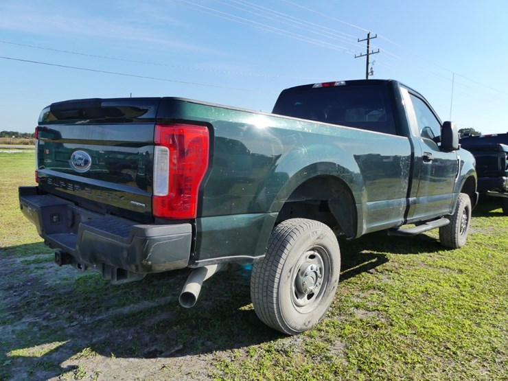 2017-ford-f250-xl-image-3