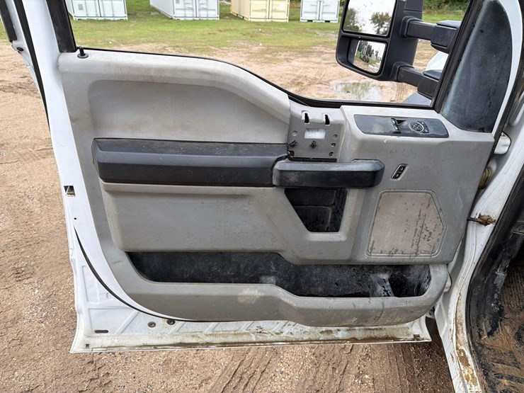 2019-ford-f550-image-23