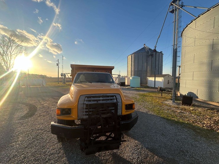 ford-f-series-dump-truck-image-1