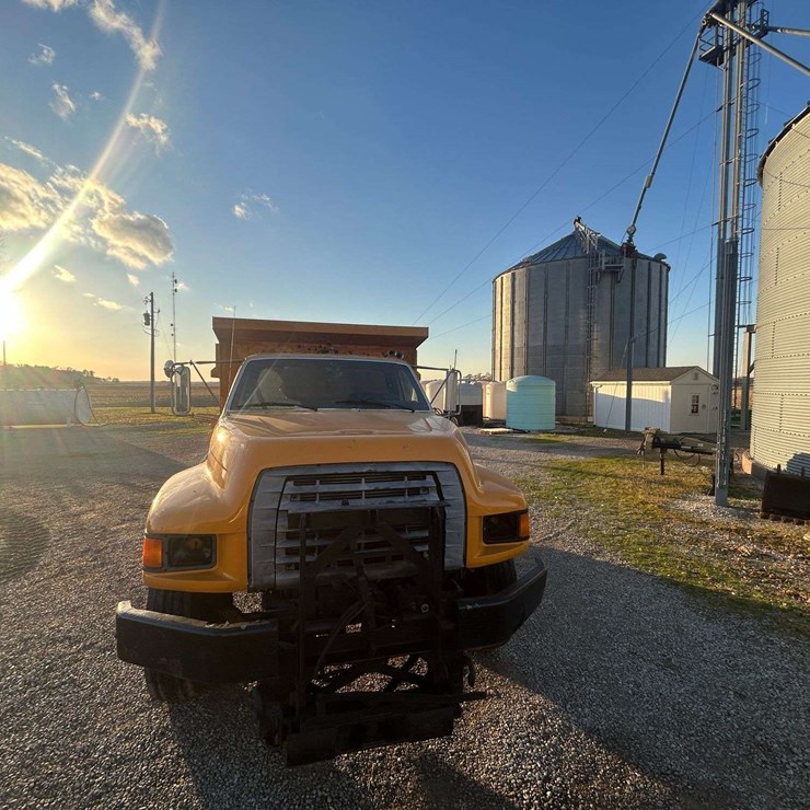 Ford F series dump truck