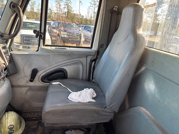 international-4300-image-17