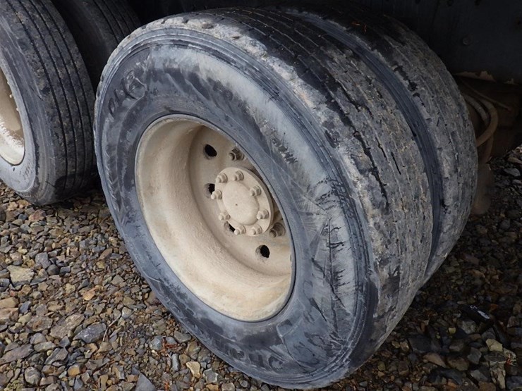 peterbilt-357-image-38