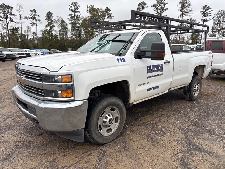 2017-chevrolet-2500hd-image-1