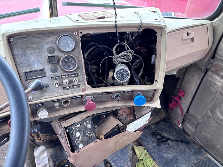 mack-r686st-image-13