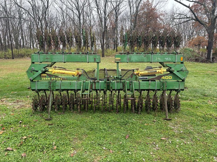 john-deere-400-image-1
