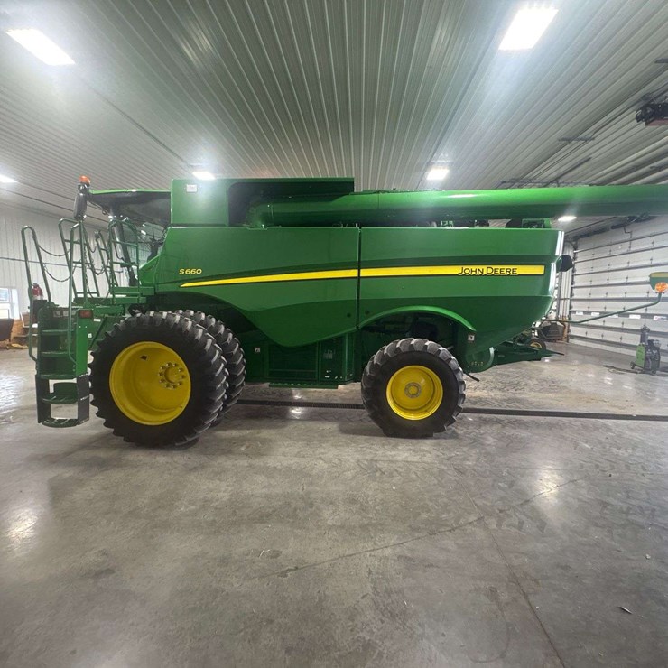 JOHN DEERE S660