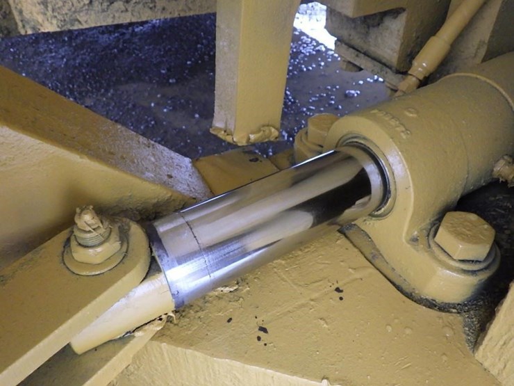 caterpillar-v330b-image-10