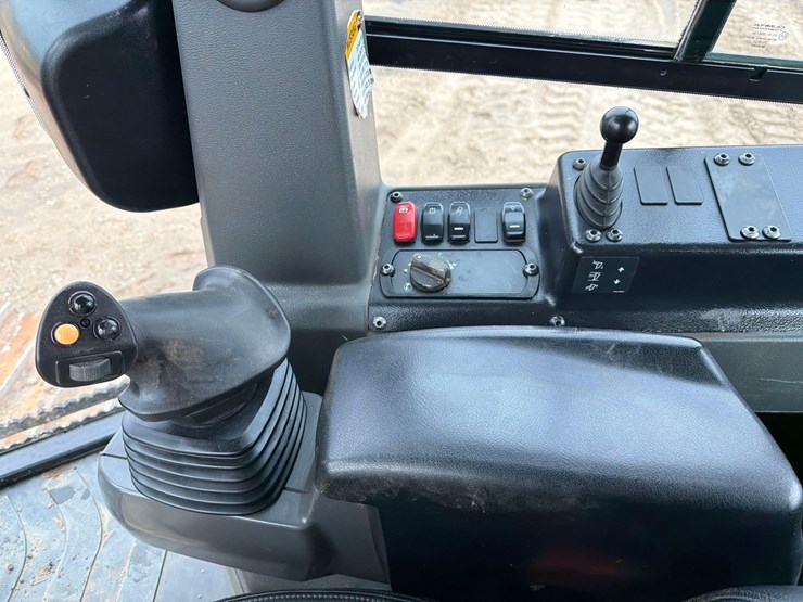 2021-caterpillar-d3-lgp-image-25