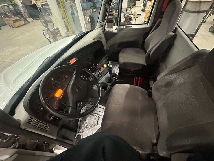 2016-international-prostar-image-11