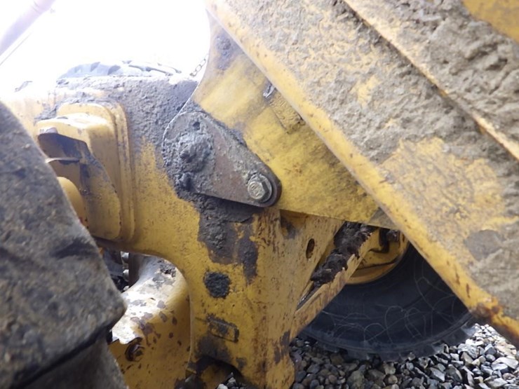 caterpillar-740-image-11