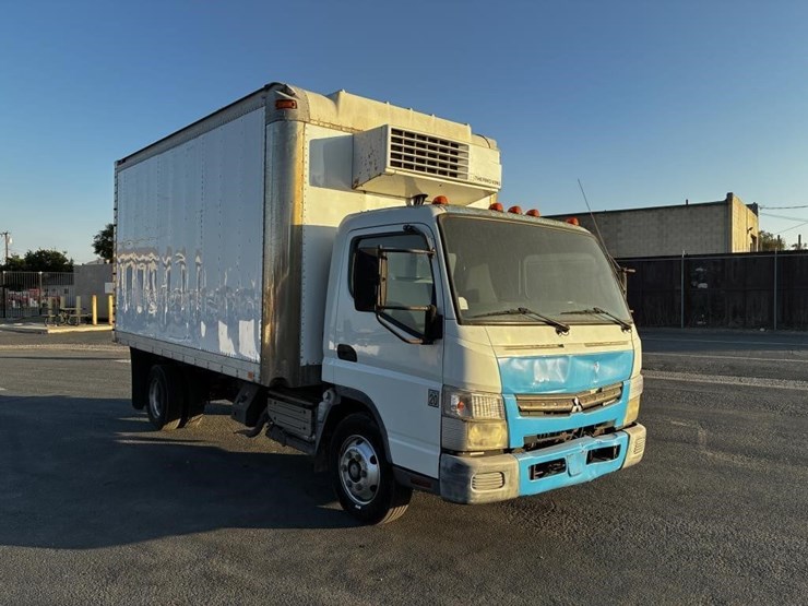 2012-mitsubishi-box-truck-image-2