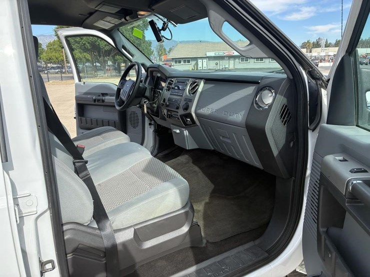 2016-ford-f550-xlt-image-10