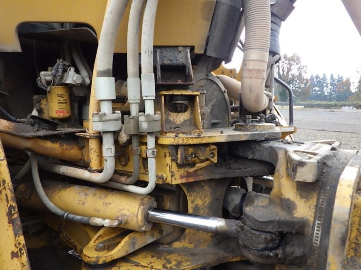 caterpillar-740-image-23