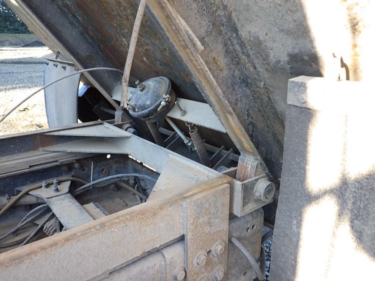 1997-ford-l8513-image-9