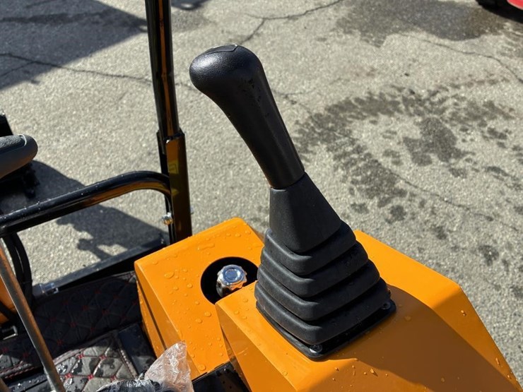 2025-miva-va15-hydraulic-excavator-image-18