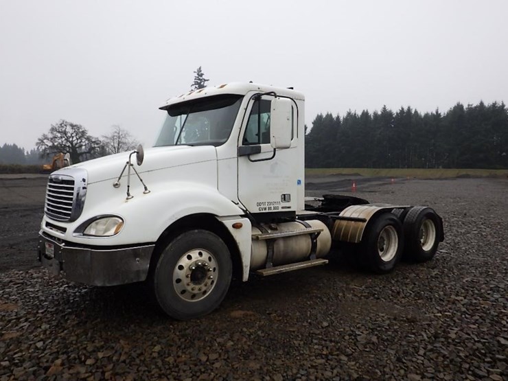 2005-freightliner-columbia-t/a-truck-tractor-image-1