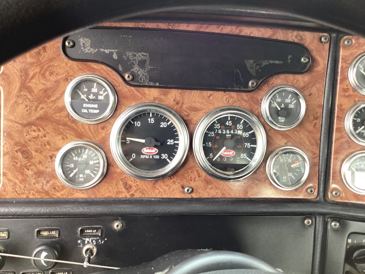 peterbilt-379-image-27