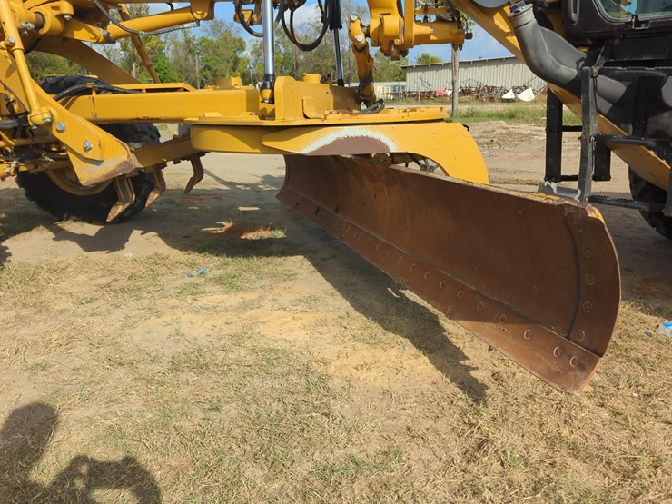 caterpillar-12m3-image-7