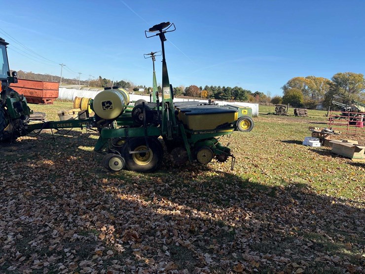 john-deere-7240-image-4