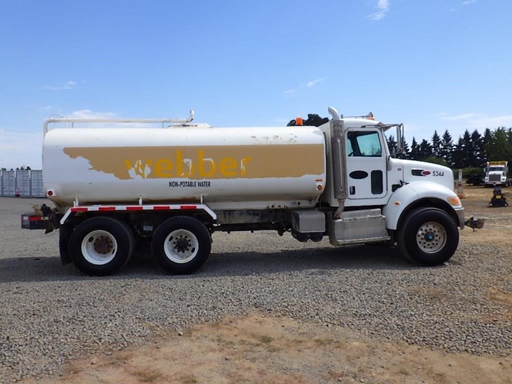 2016-peterbilt-348-image-3