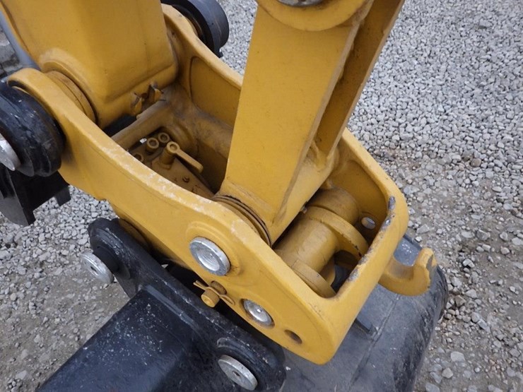 caterpillar-305.5e2-image-9