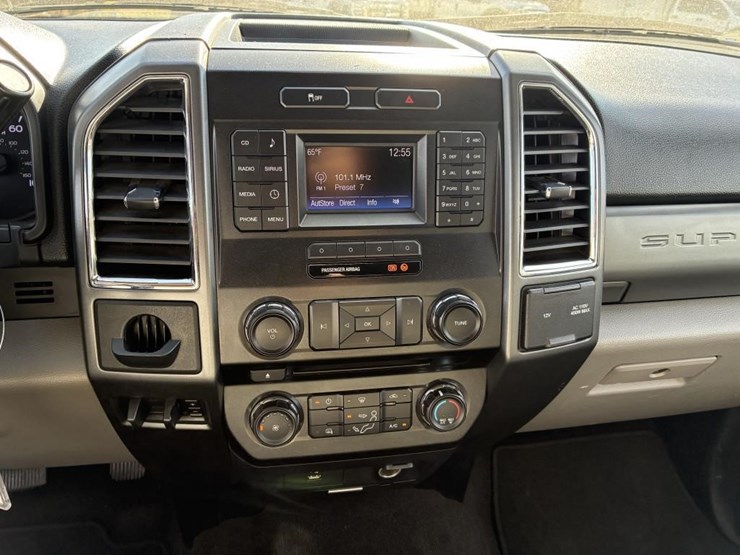 2017-ford-f550-xlt-image-15