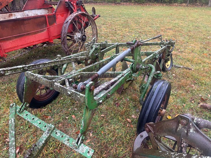 john-deere-3-bottom-plow-image-5
