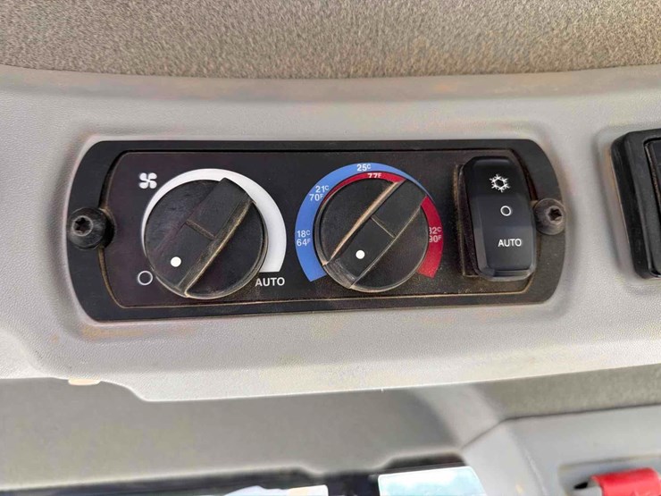 caterpillar-930-image-19