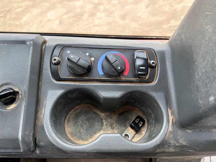 2021-caterpillar-d3-lgp-image-23