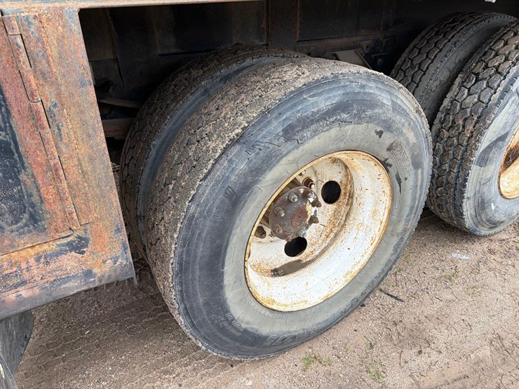 1997-ford-f800-image-17