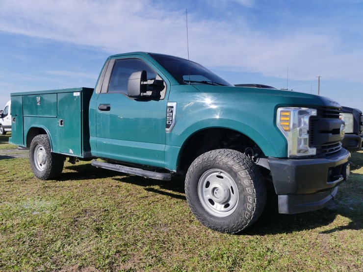 2019-ford-f250-xl-image-1