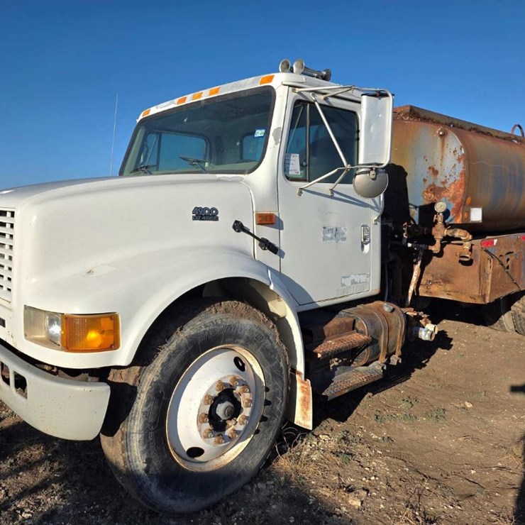 2001 INTERNATIONAL 4900