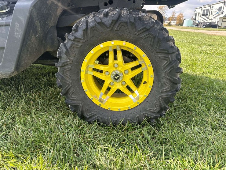 2022-john-deere-gator-image-2