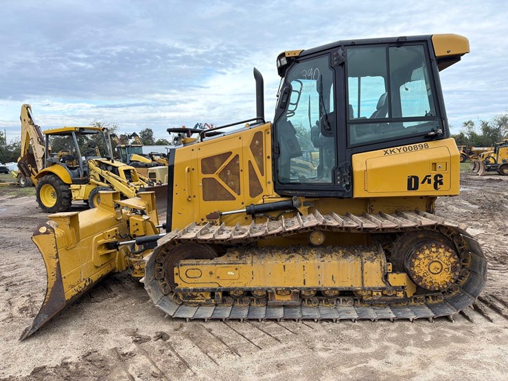 2021-caterpillar-d3-lgp-image-1