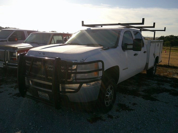 2014-chev-3/4t-4-door-pu-w/-utility-bed-image-1