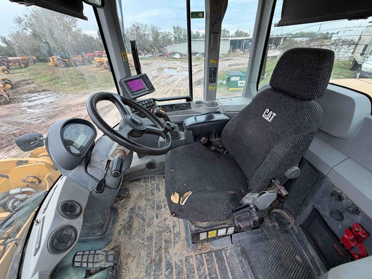 caterpillar-926-image-16